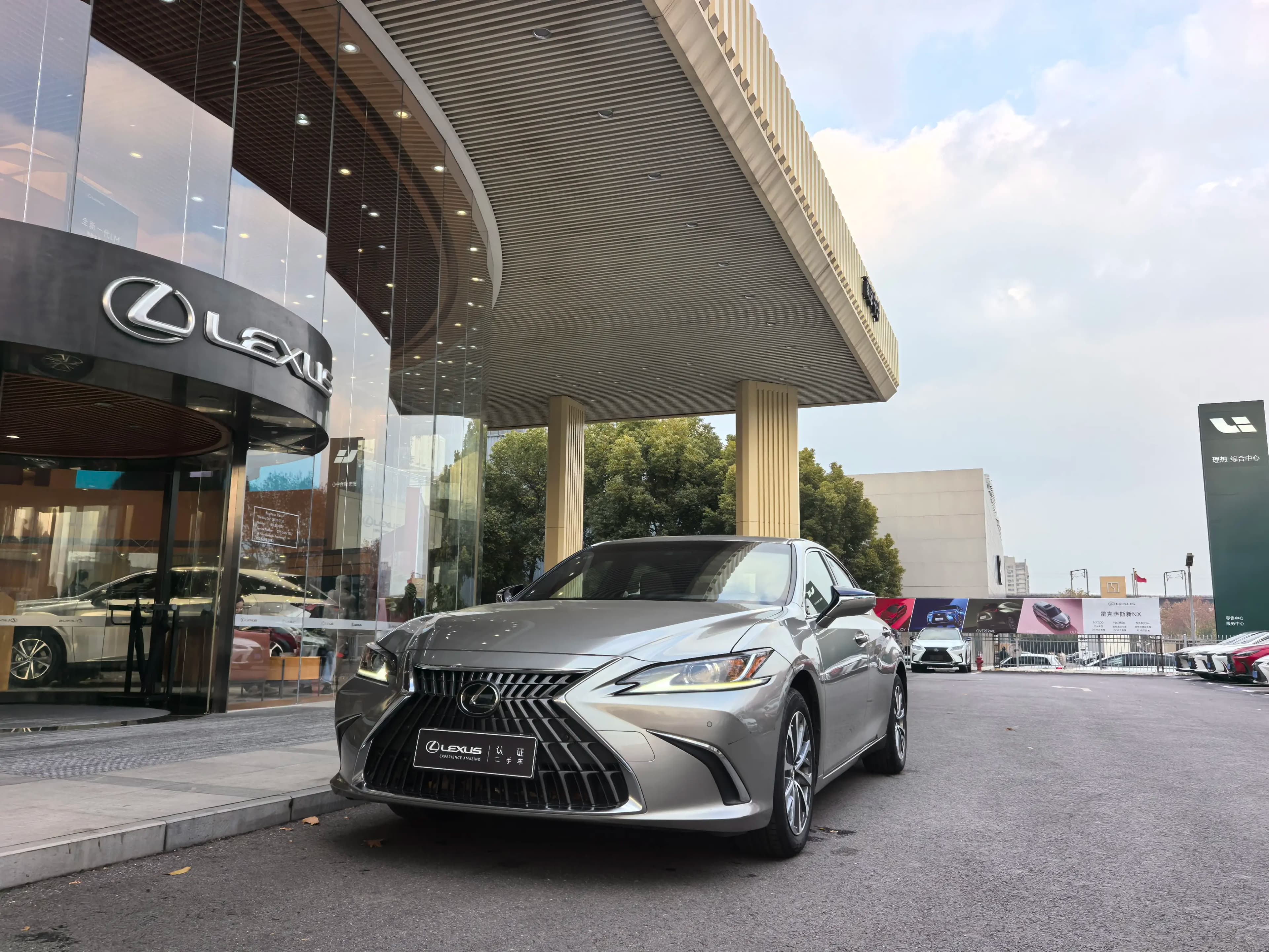 Lexus ES 2024 г. 30141 км.