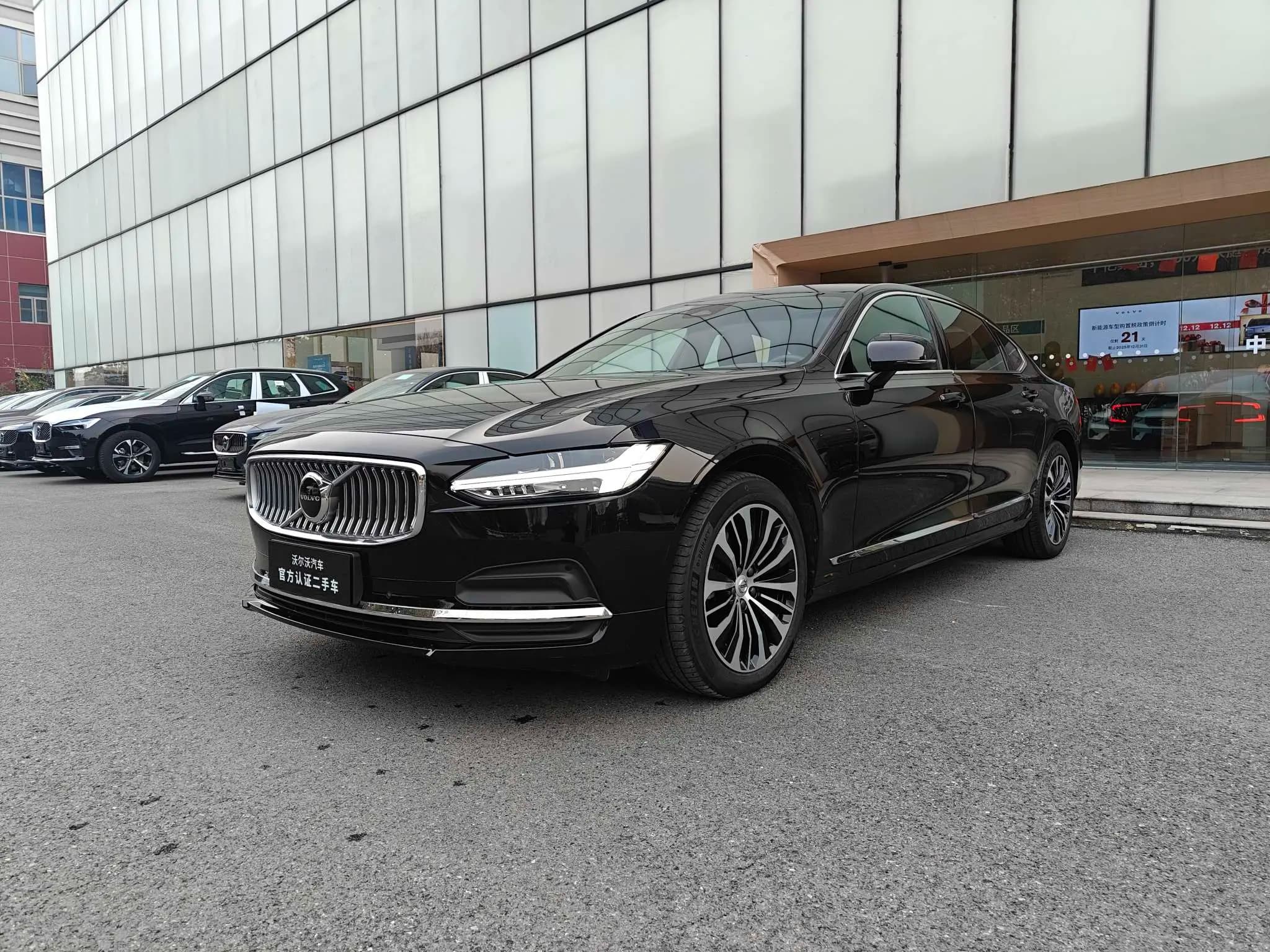 Volvo S90 2025 г. 5536 км.