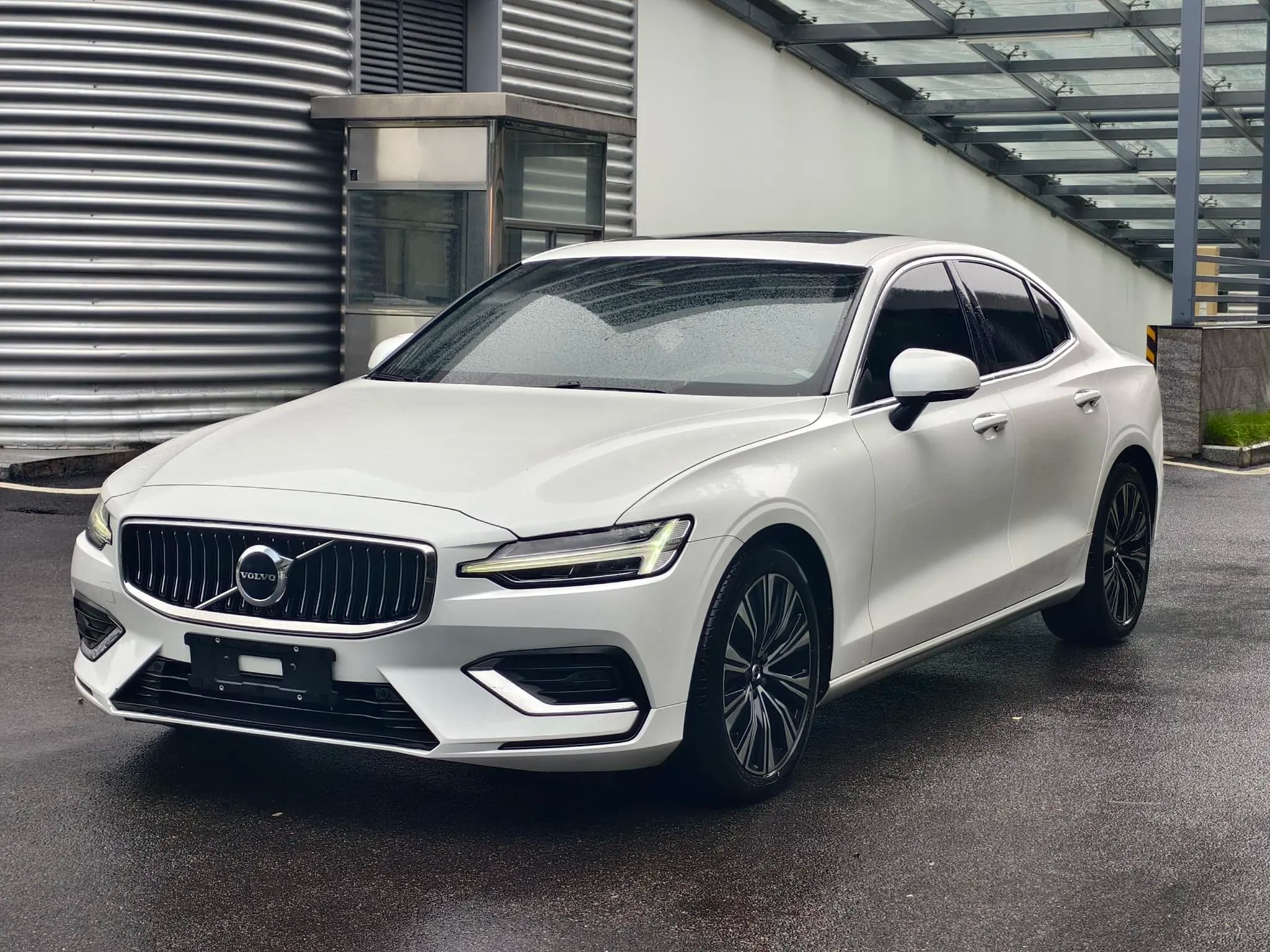 Volvo S60 2024 г. 37138 км.