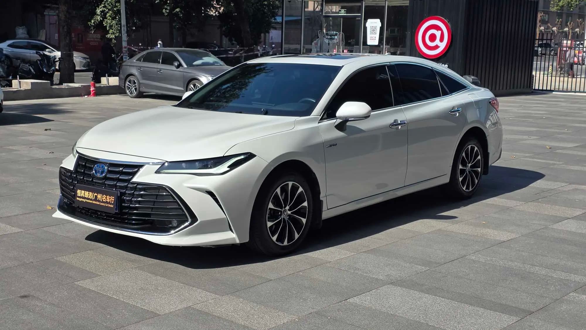 Toyota Avalon 2022 г. 12141 км.