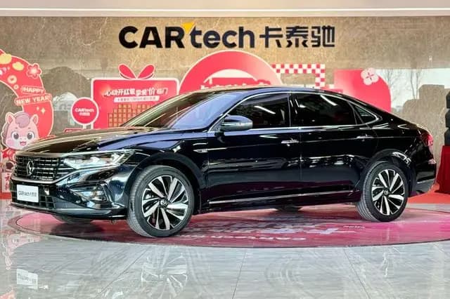 Volkswagen Passat 2023 г. 28031 км.