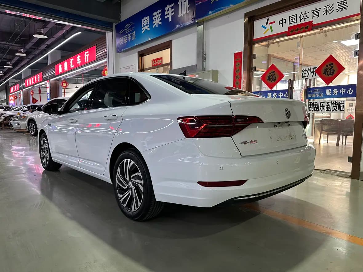 Volkswagen Sagitar 2022 г. 13082 км.