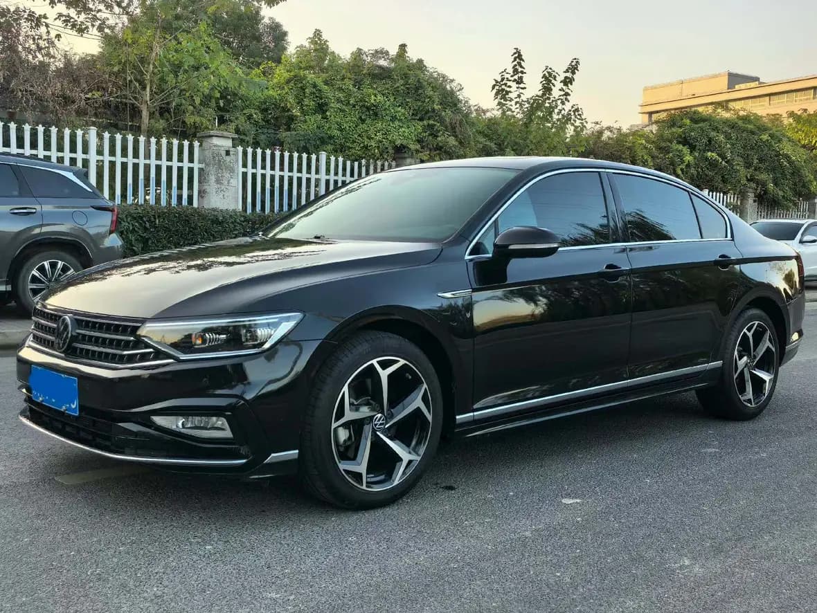 Volkswagen Magotan 2023 г. 36122 км.