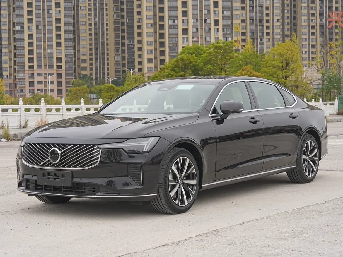 Volvo S60 2.0 B5 4WD AT (250 л.с.) 2025 г. 102 км