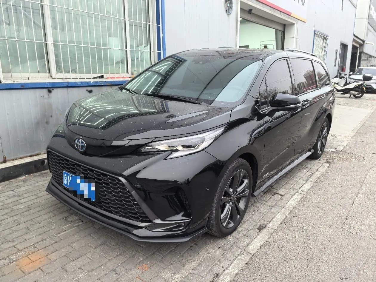 Toyota Granvia 2024 г. 62189 км.