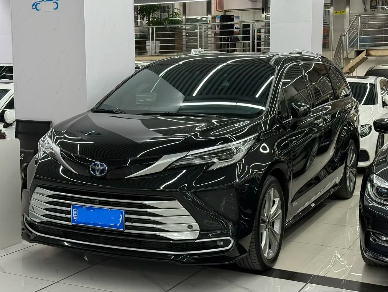 Toyota Sienna 2023 г. 100008 км.