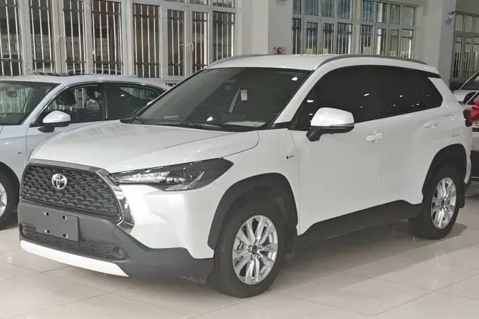 Toyota Corolla Cross 2025 г. 8127 км.