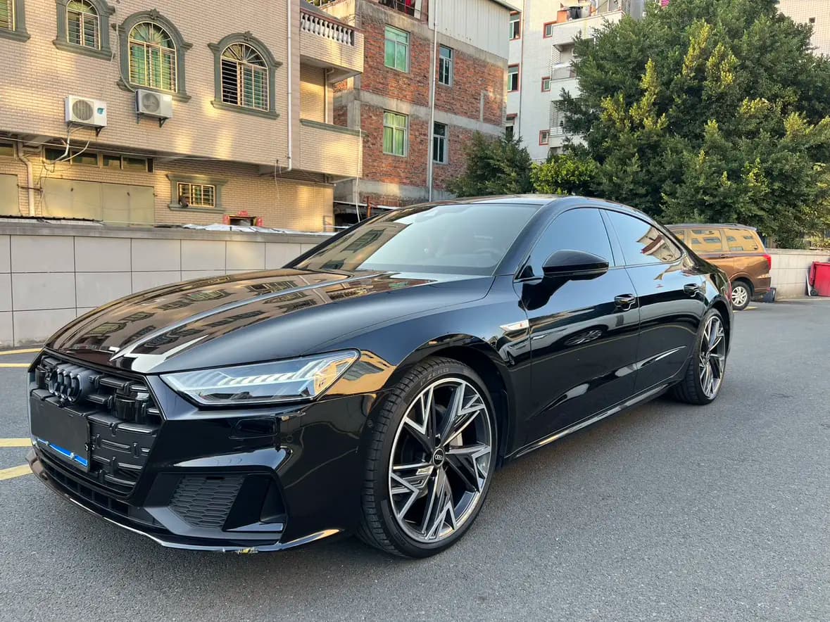 Audi A7L 2023 г. 30093 км.