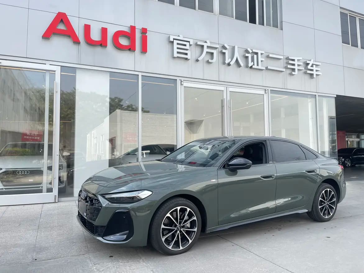 Audi A5L 2025 г. 1741 км.