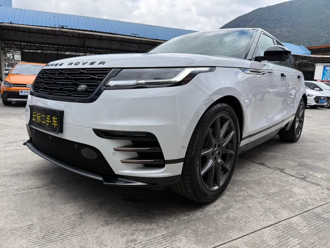 Land Rover Range Rover Velar 2025 г. 2620 км.
