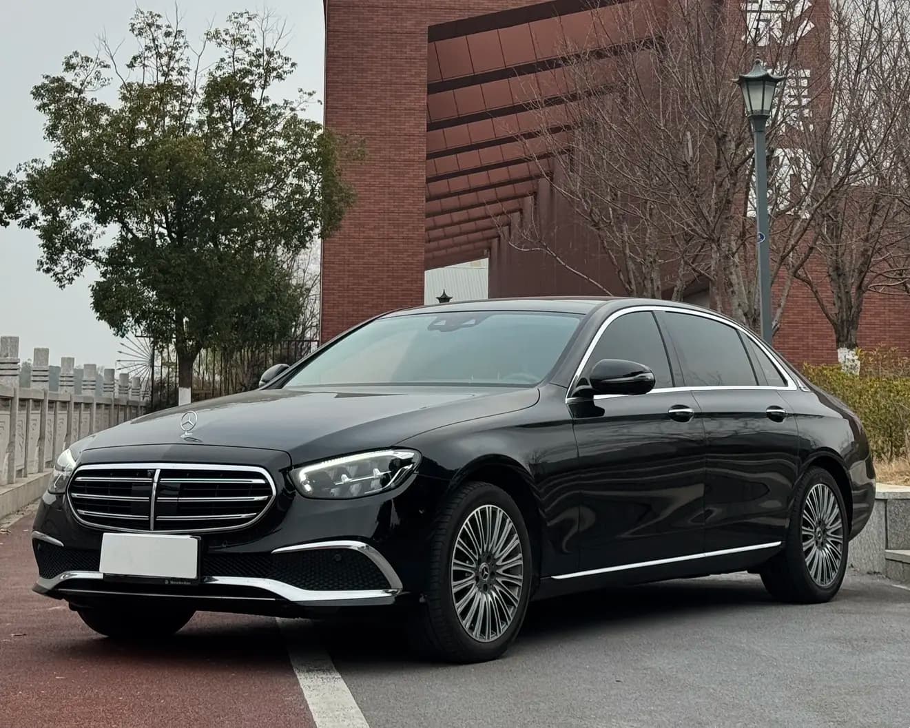 Mercedes-Benz E-Class 2023 г. 38149 км.