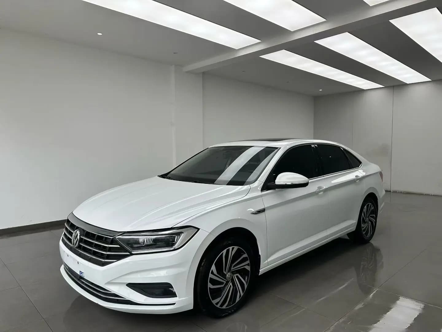 Volkswagen Sagitar 2022 г. 40081 км.