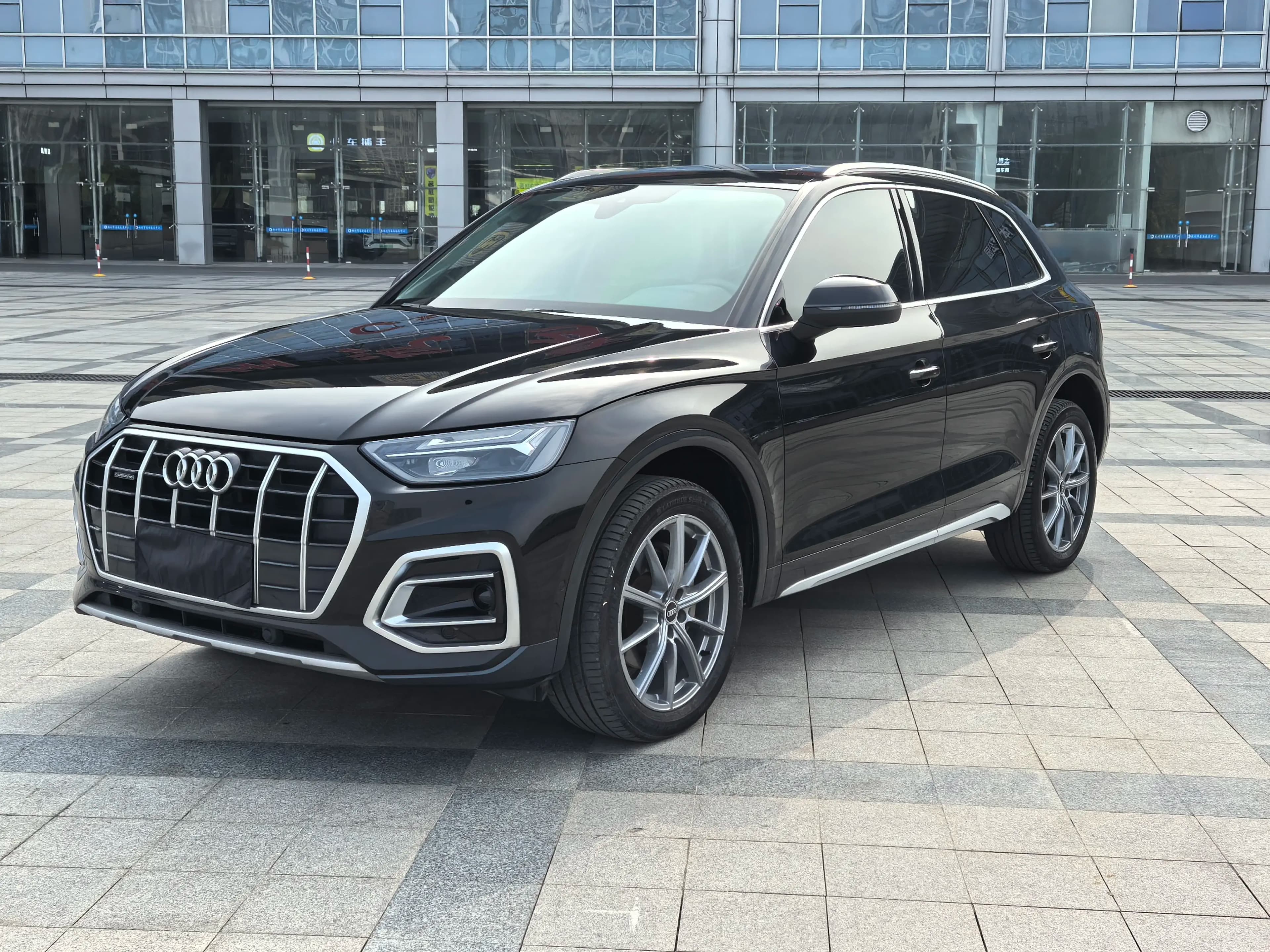 Audi Q5L 2022 г. 49000 км.