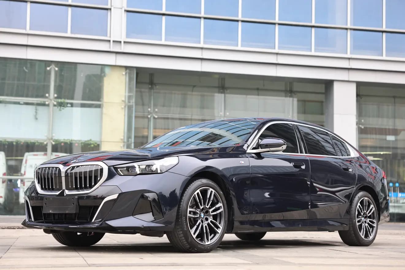 BMW 5 Series 2024 г. 29047 км.