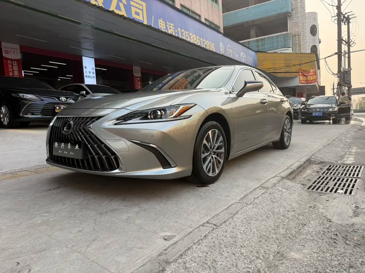 Lexus ES ES 260 2.5 AT (204 л.с.) 2024 г. 22002 км