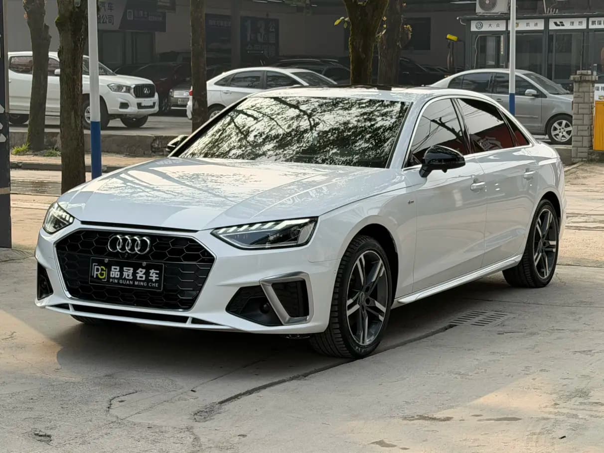 Audi A4L 2021 г. 73079 км.