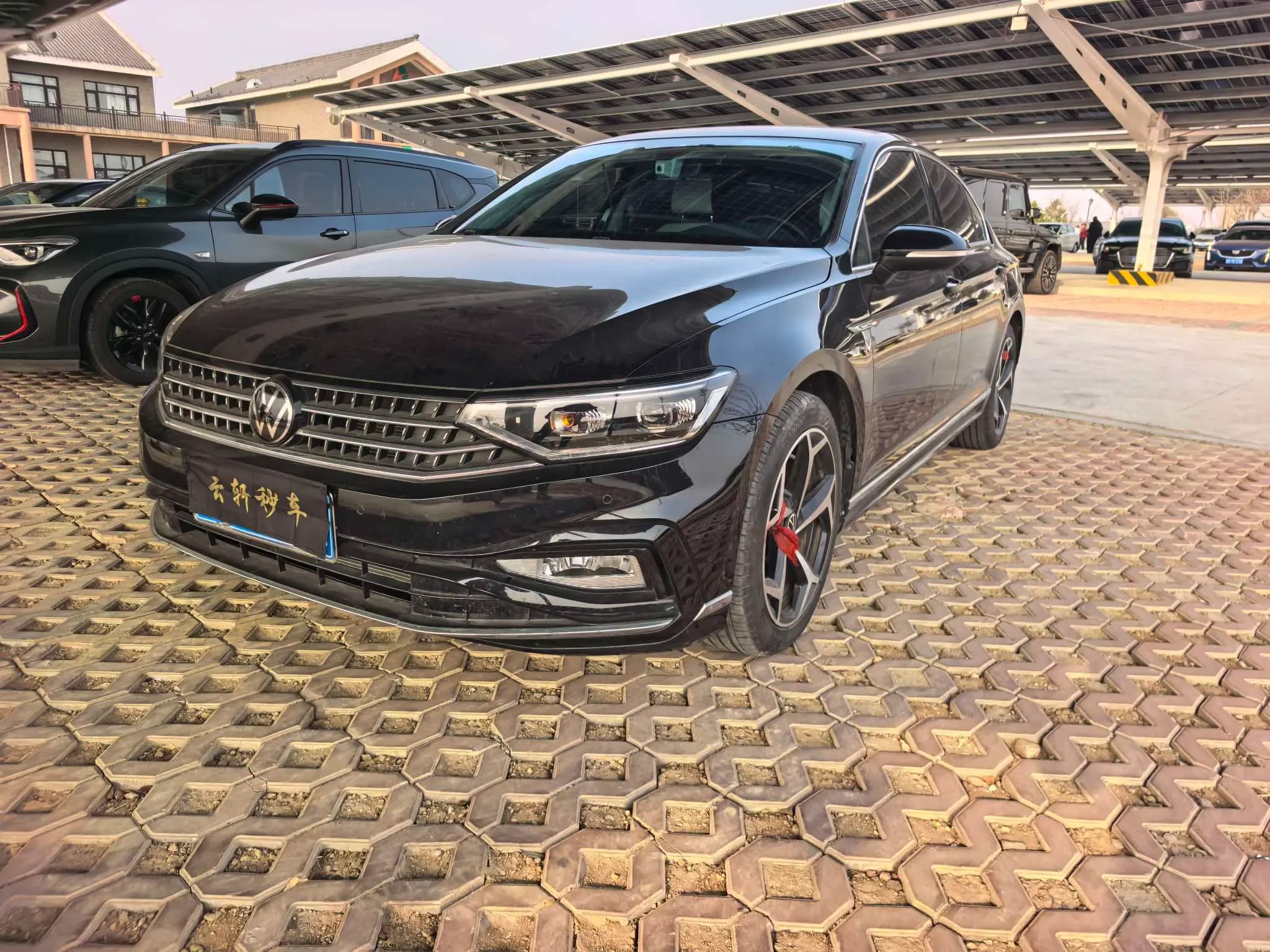 Volkswagen Magotan 2024 г. 21136 км.