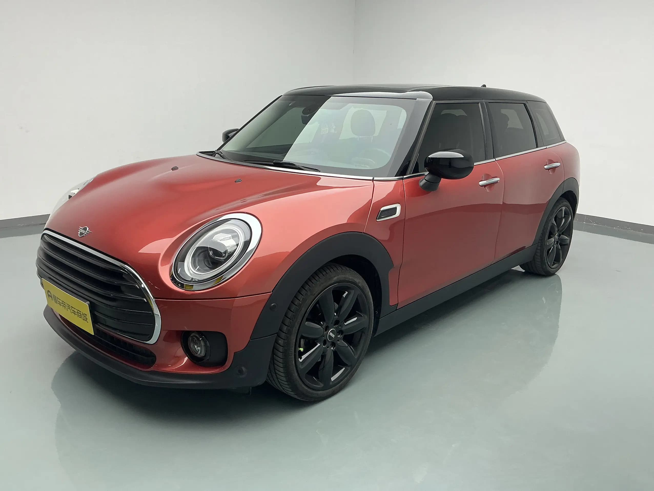 MINI CLUBMAN 2021 г. 37618 км.