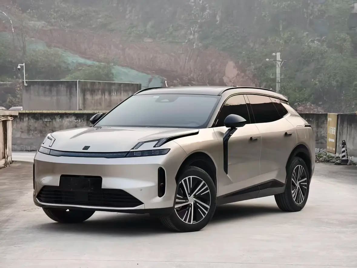 Lynk & Co 08 EM-P 2024 г. 21088 км.