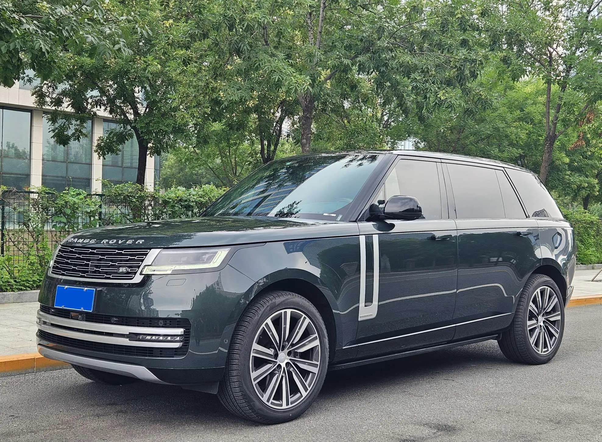 Land Rover Range rover 2024 г. 6120 км.