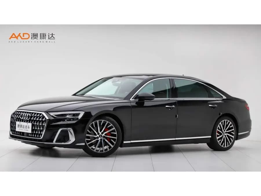 Audi A8 2024 г. 34330 км.
