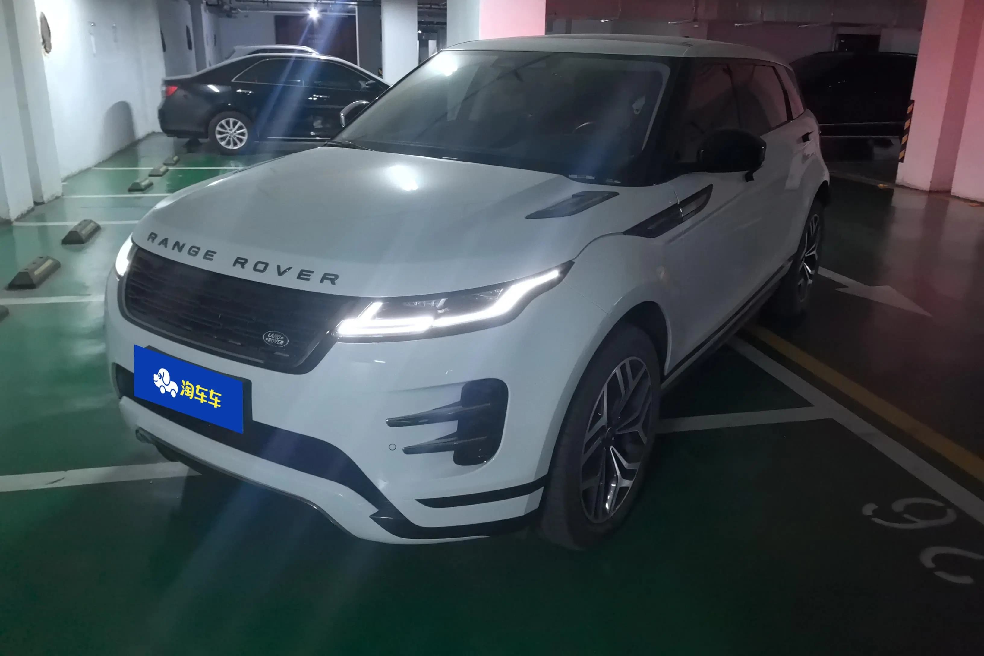 Land Rover Range Rover Evoque 2024 г. 4713 км.