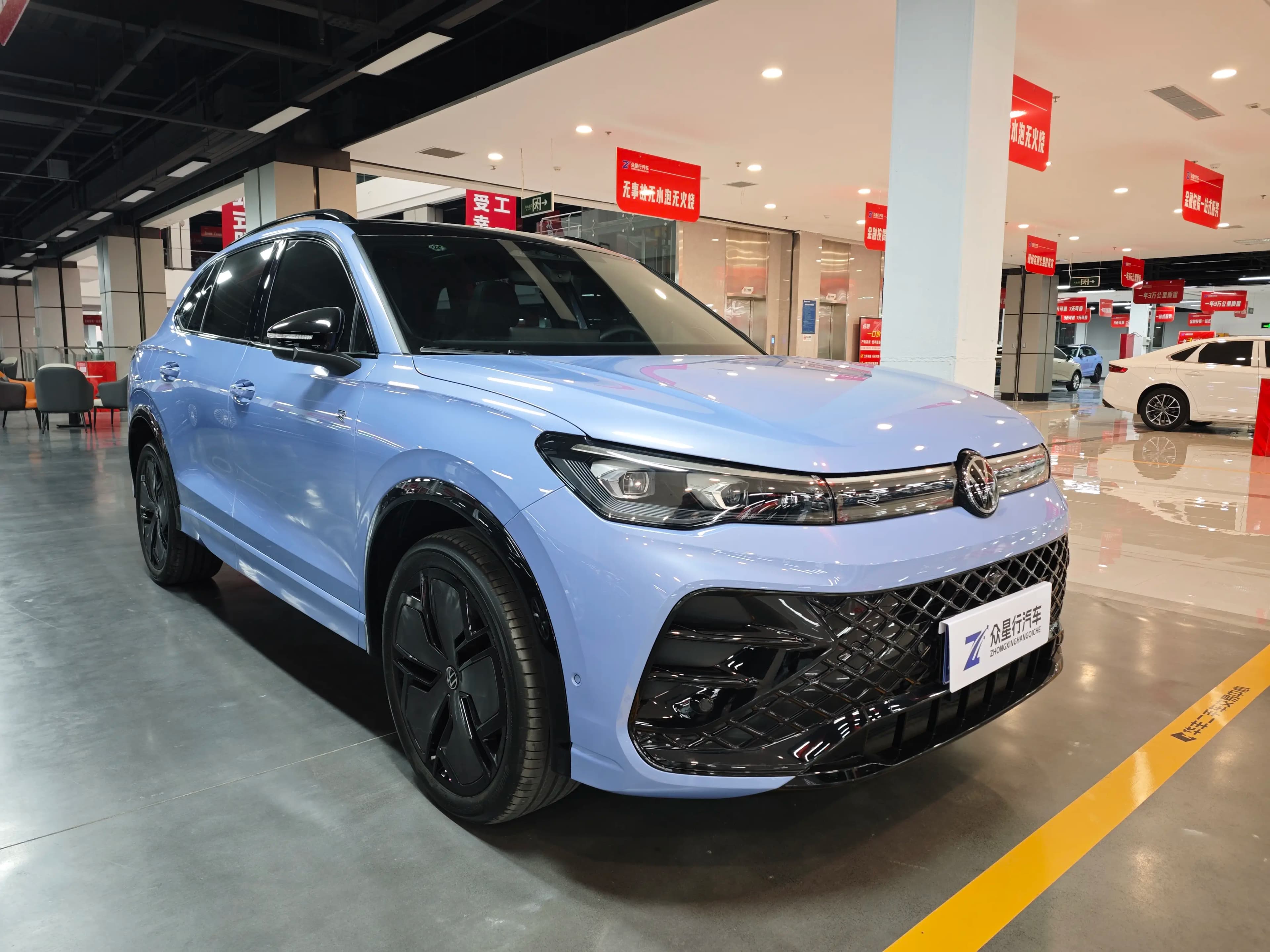 Volkswagen Tiguan L 2024 г. 6055 км.
