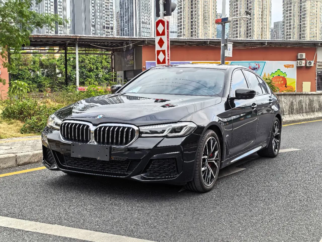 BMW 5 Series 2023 г. 40088 км.