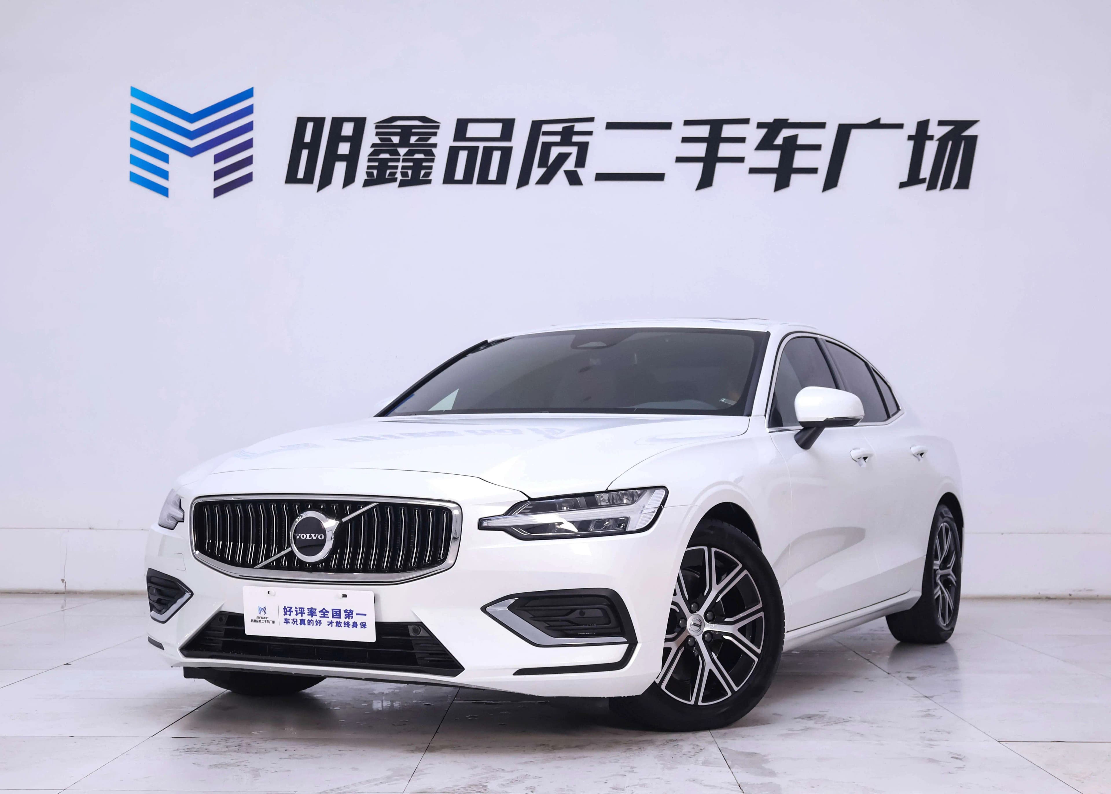 Volvo S60 2024 г. 3933 км.