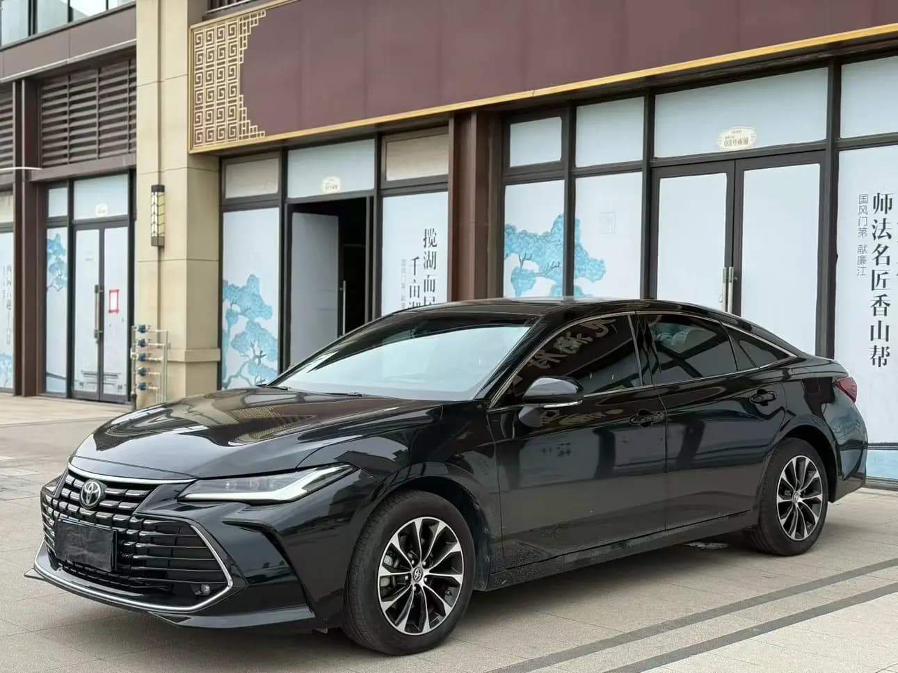 Toyota Avalon 2024 г. 7415 км.