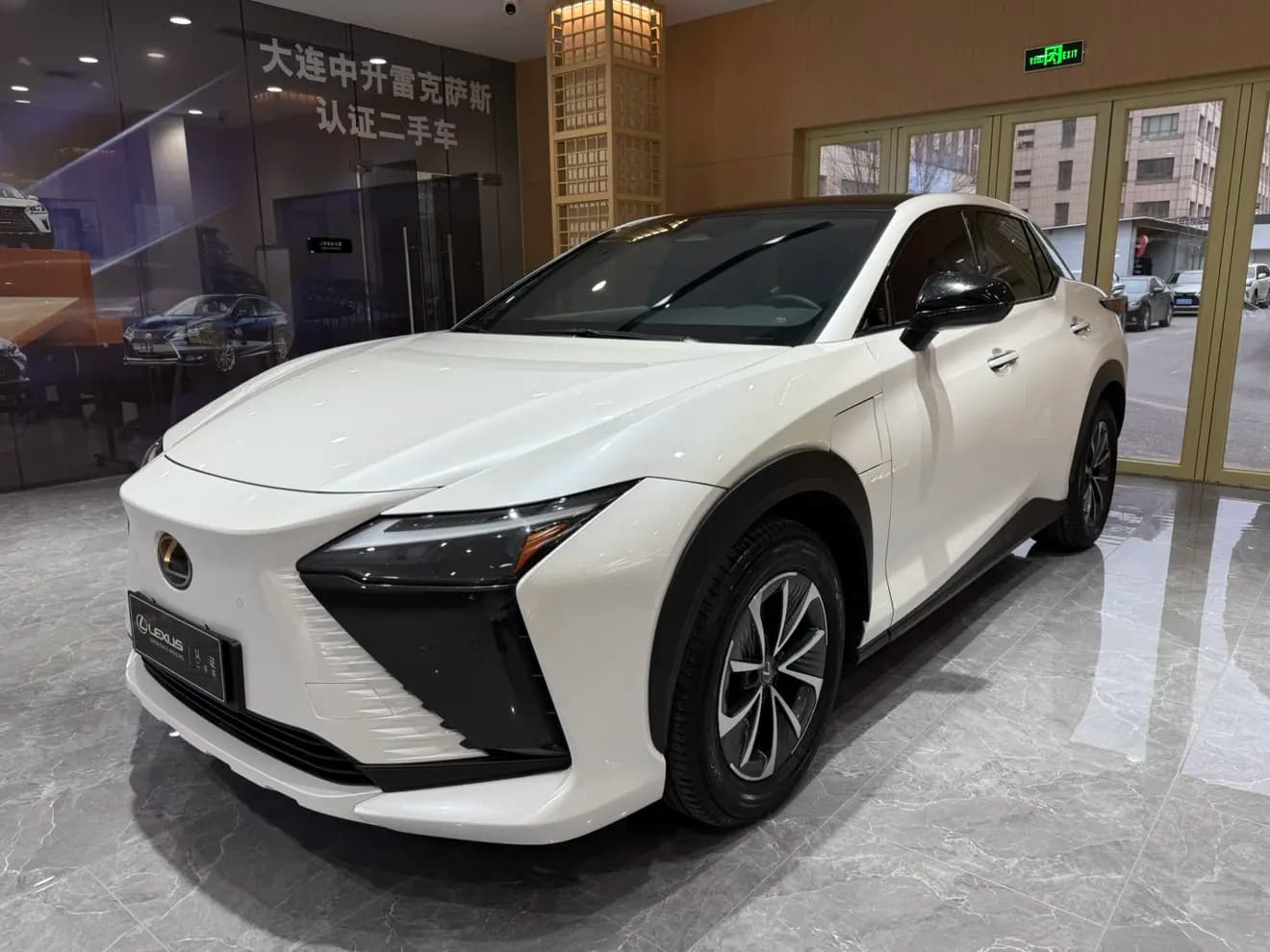 Lexus RZ 2024 г. 43100 км.