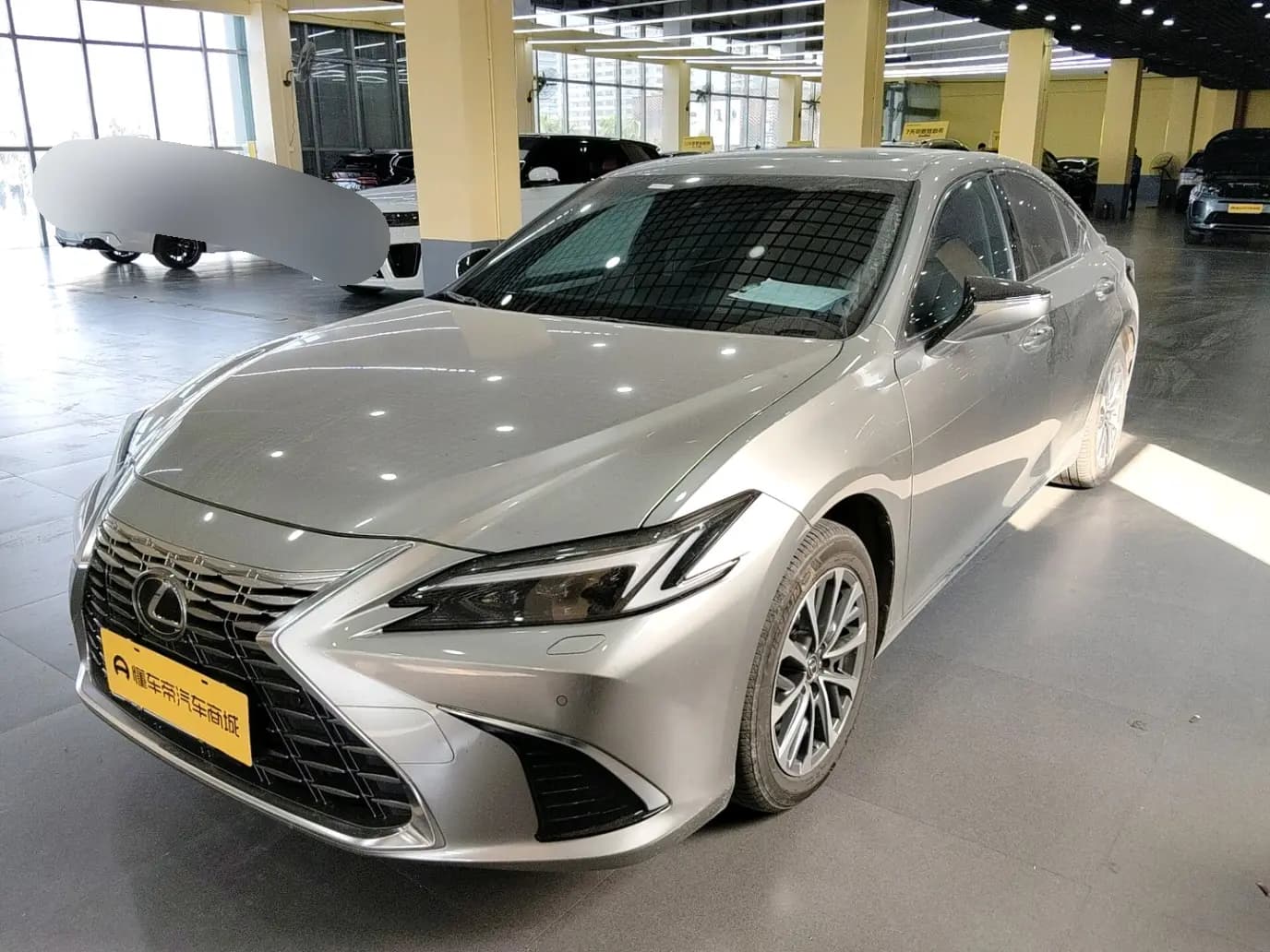 Lexus ES 2025 г. 5732 км.
