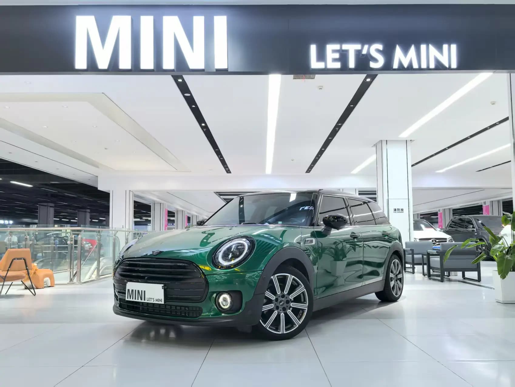 MINI CLUBMAN 2023 г. 15110 км.