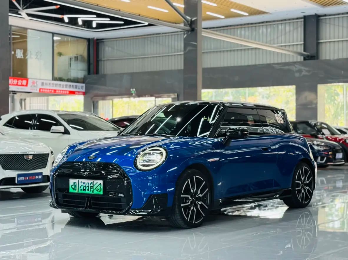 MINI ELECTRIC COOPER 2024 г. 13009 км.