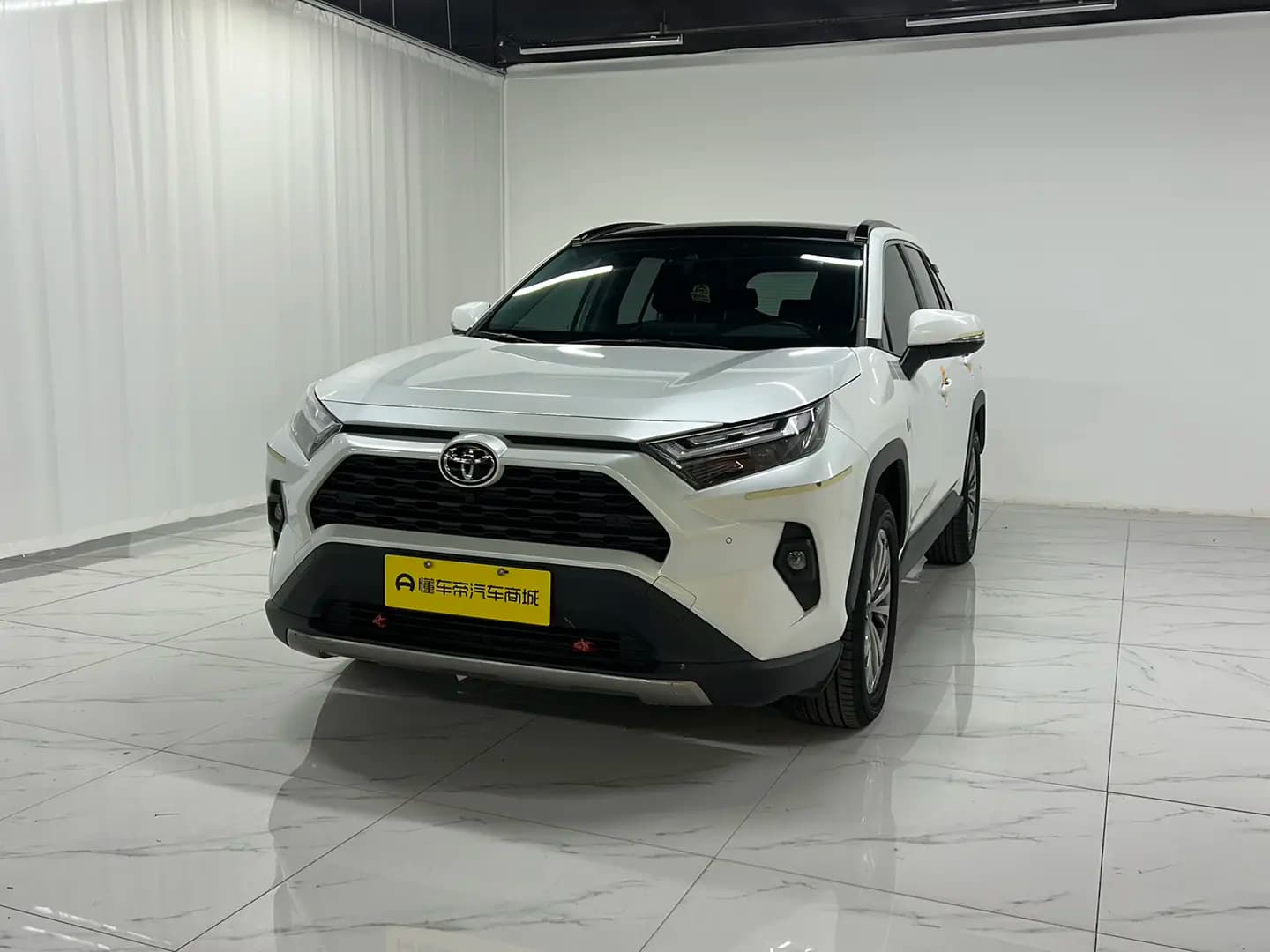 Toyota RAV4 2024 г. 17270 км.