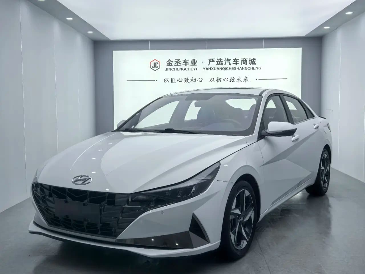 Hyundai Elantra 2023 г. 41019 км.