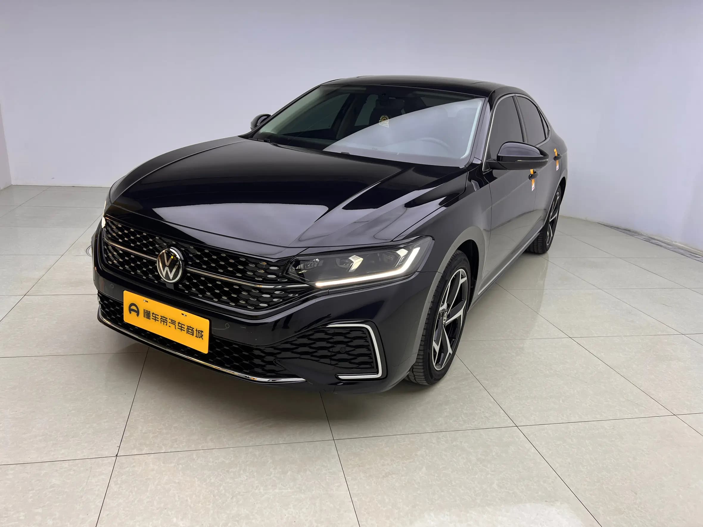 Volkswagen Passat 2024 г. 11900 км.