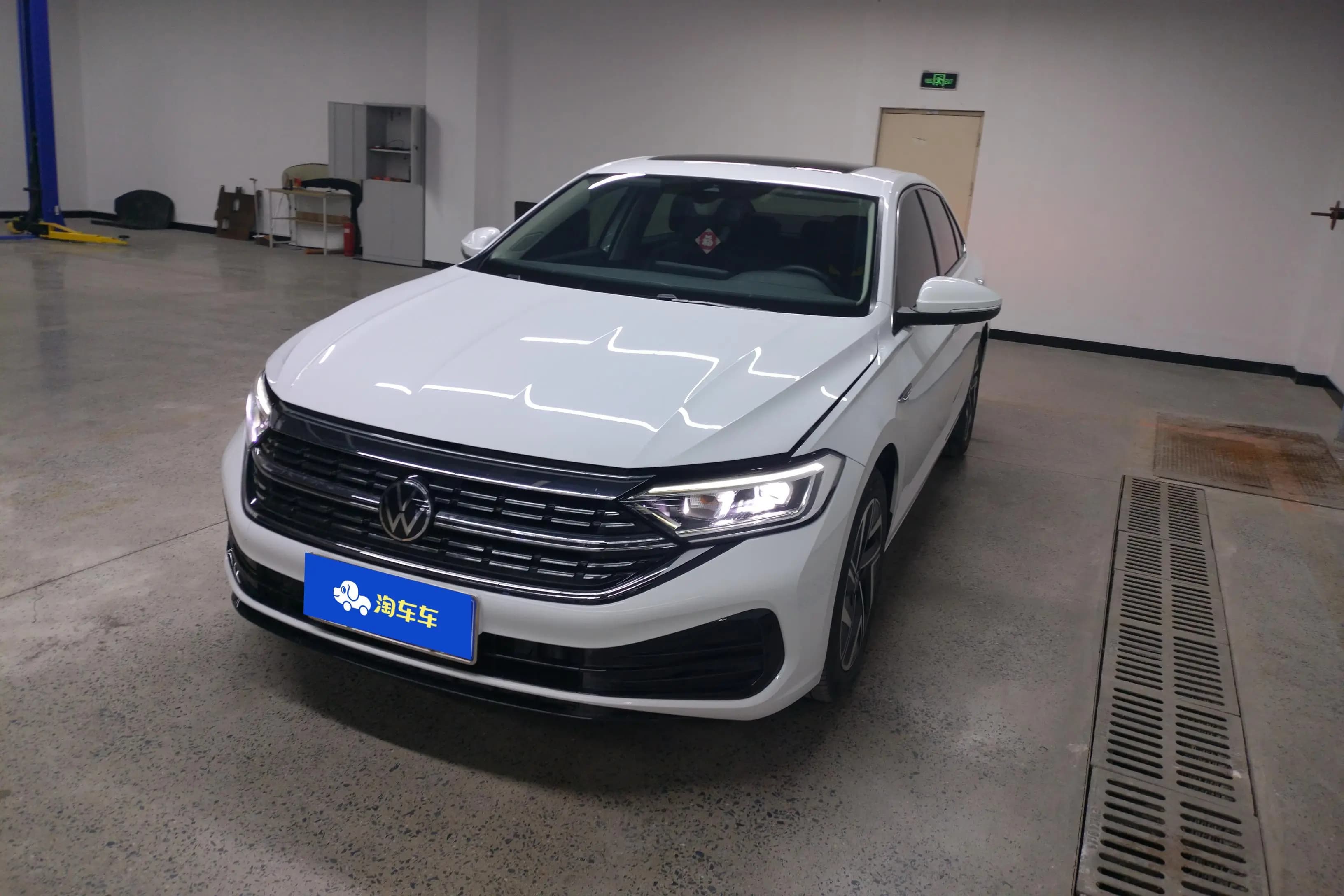 Volkswagen Sagitar 2024 г. 38500 км.