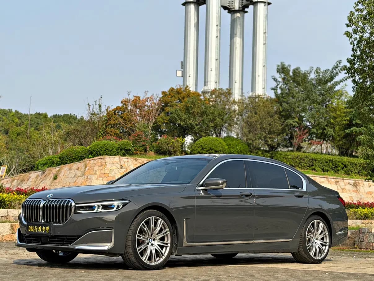 BMW 7 Series 2021 г. 76045 км.