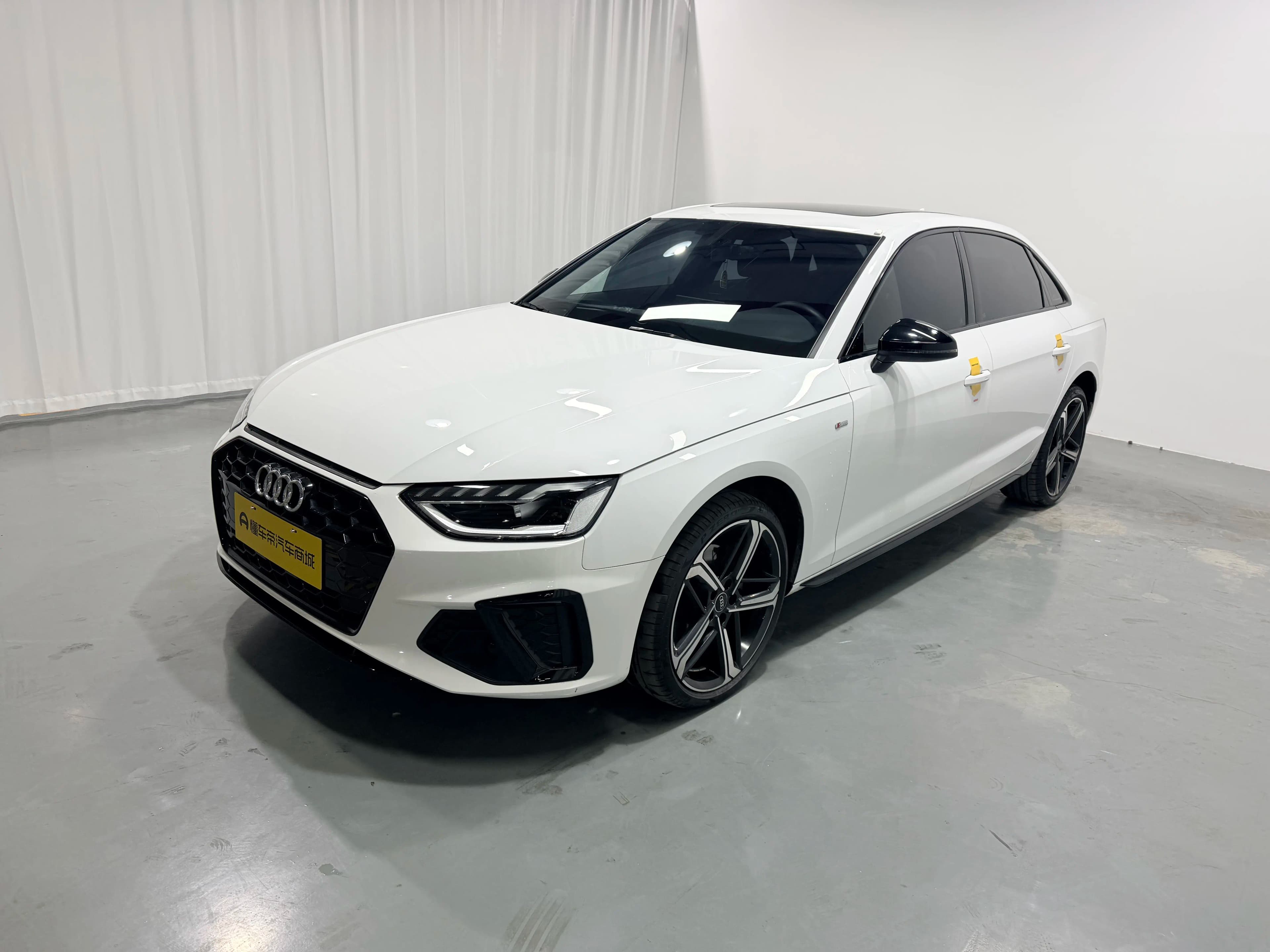 Audi A4L 2024 г. 28325 км.
