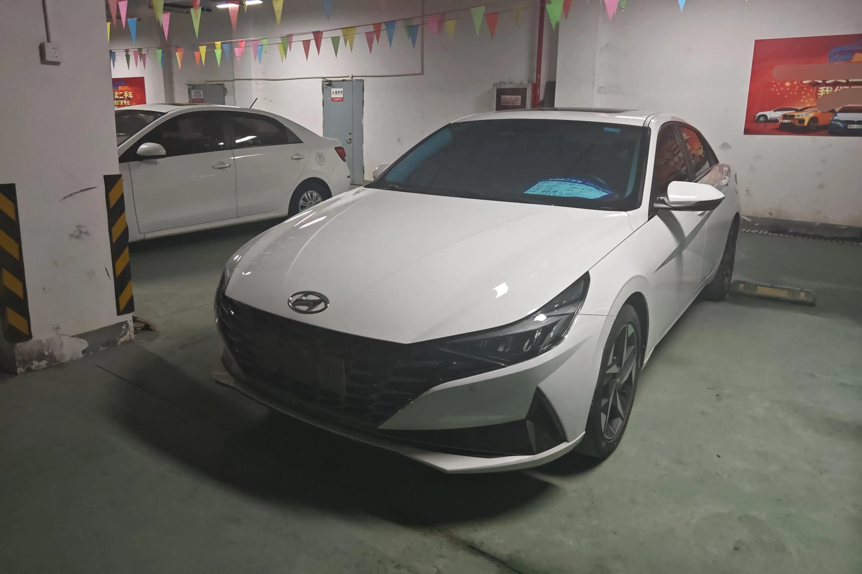 Hyundai Elantra 2021 г. 14568 км.