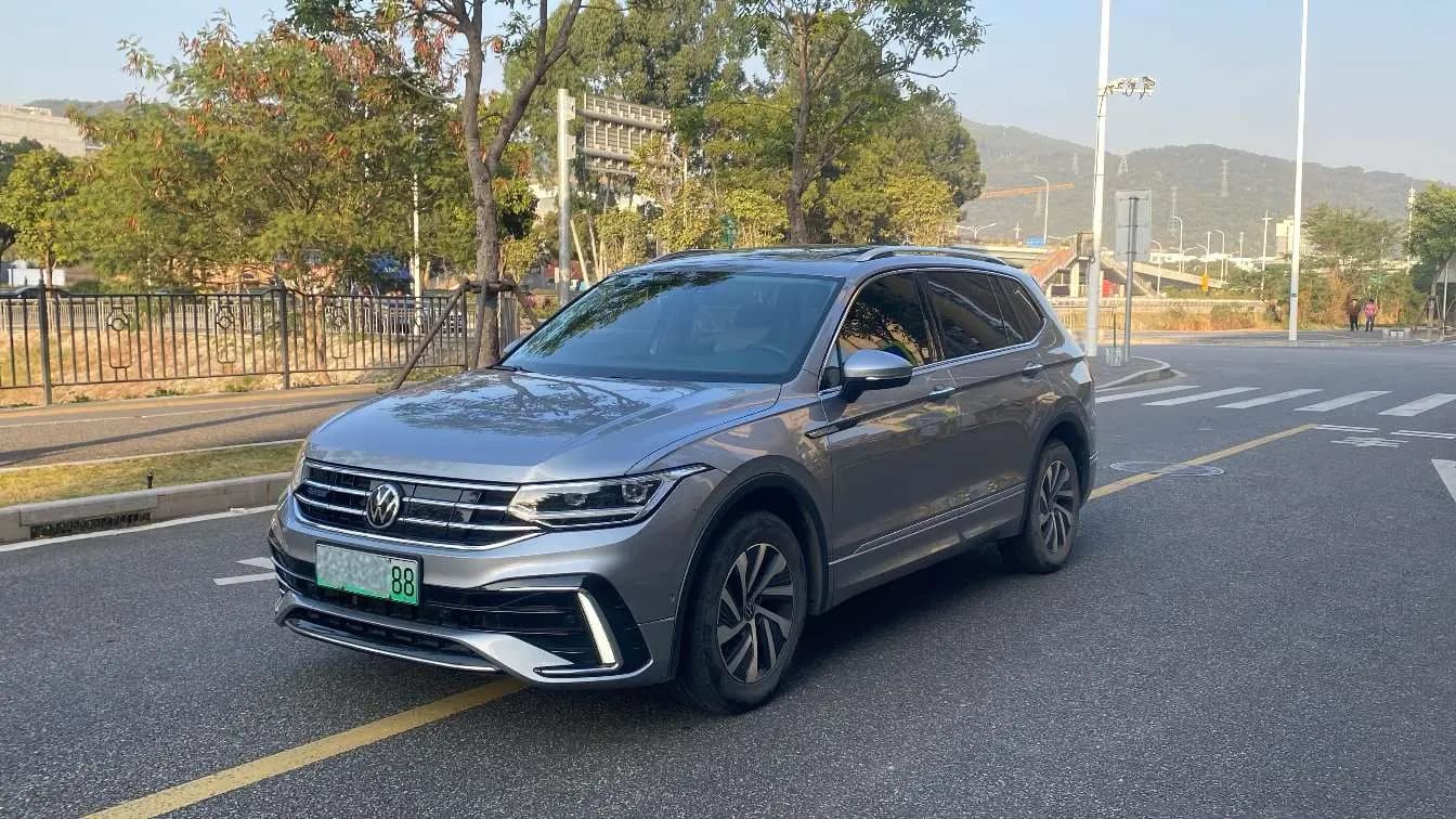 Volkswagen Tiguan L PHEV 2023 г. 50047 км.