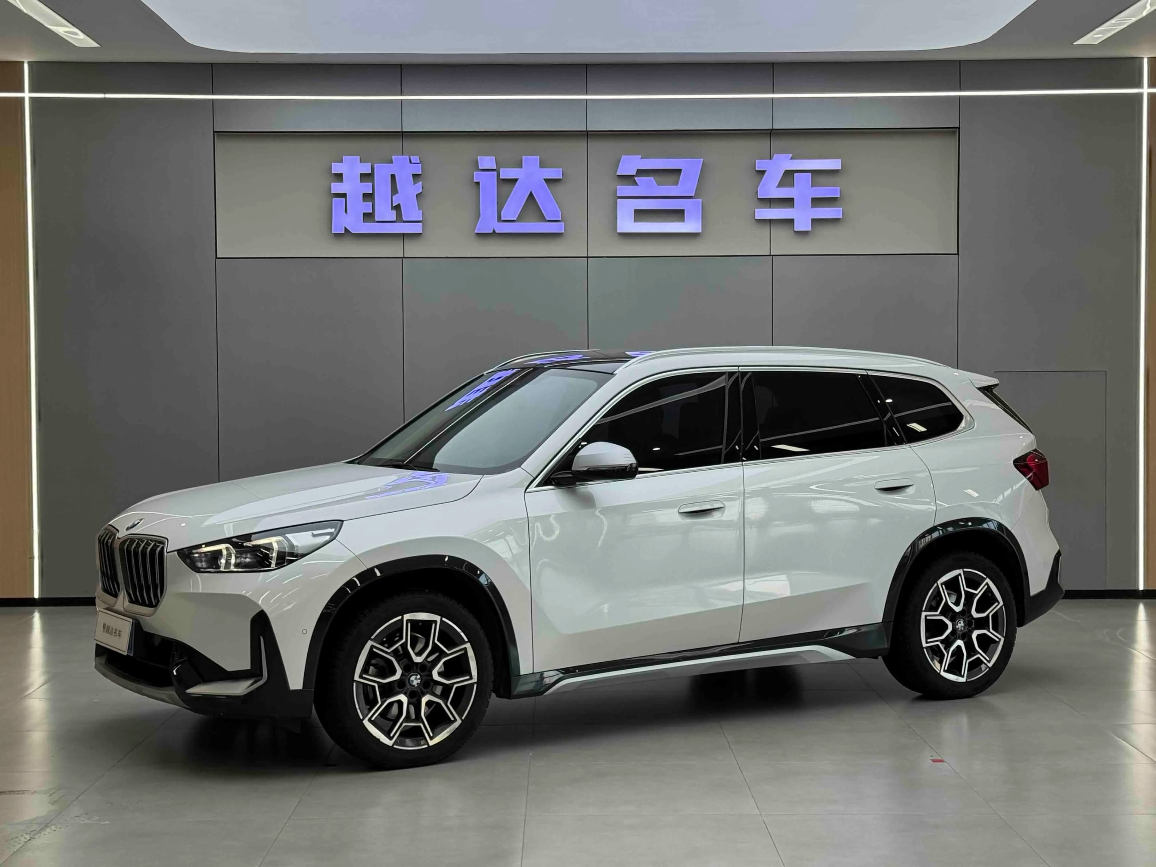 BMW X1 2024 г. 39015 км.