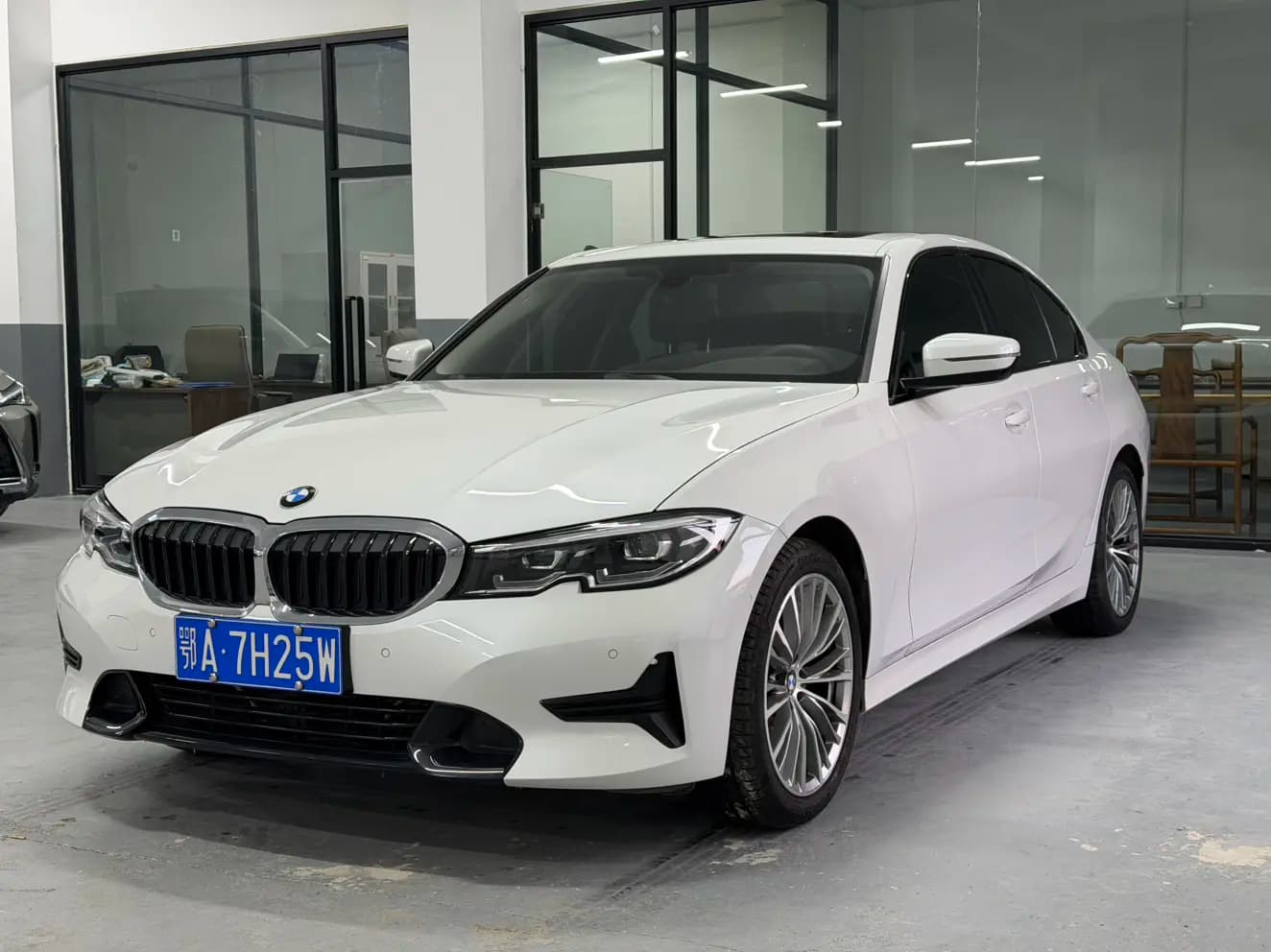 BMW 3 Series 2021 г. 13500 км.
