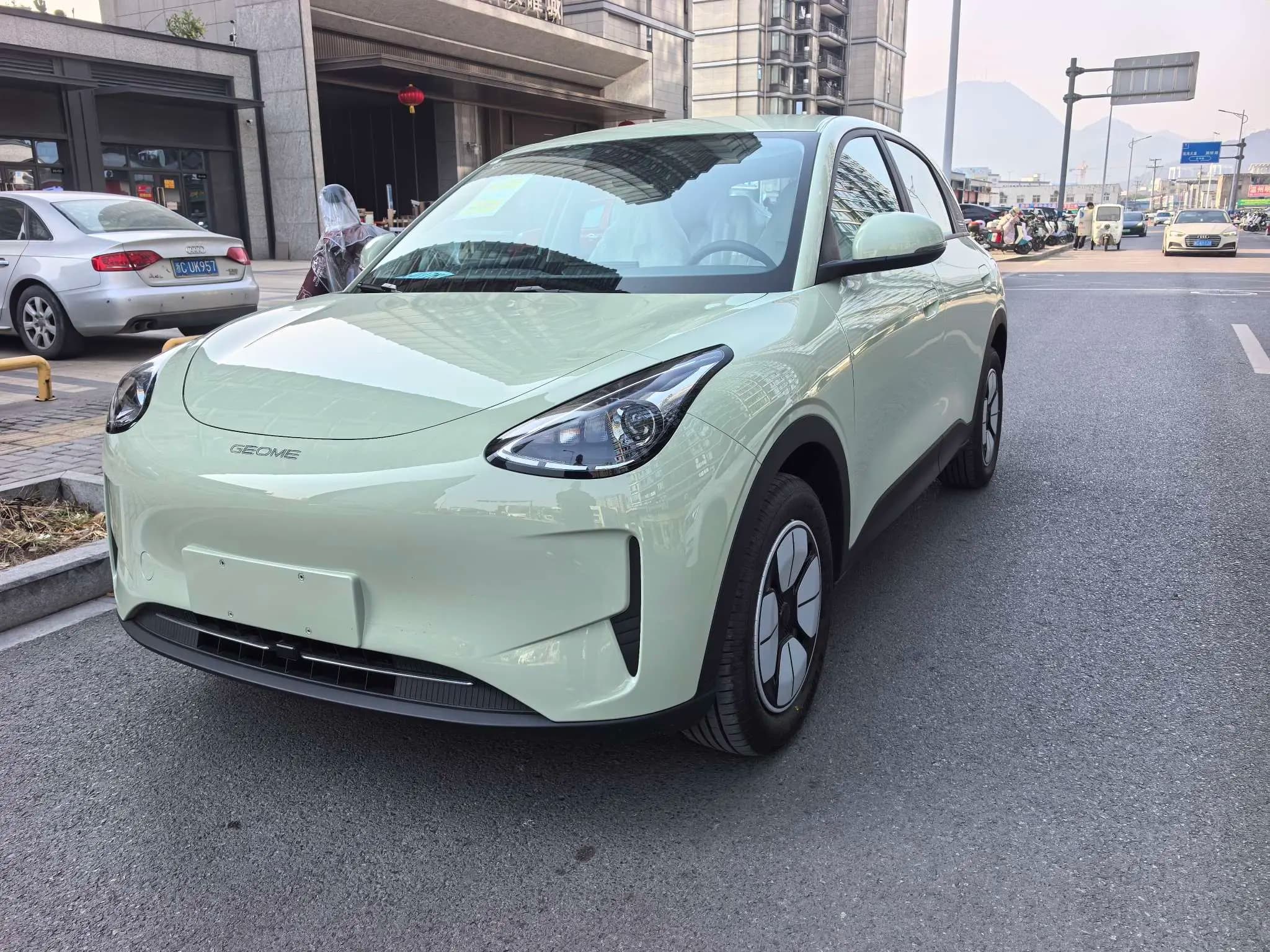 Geely Galaxy E8 AT (272 л.с.) 2025 г. 103 км