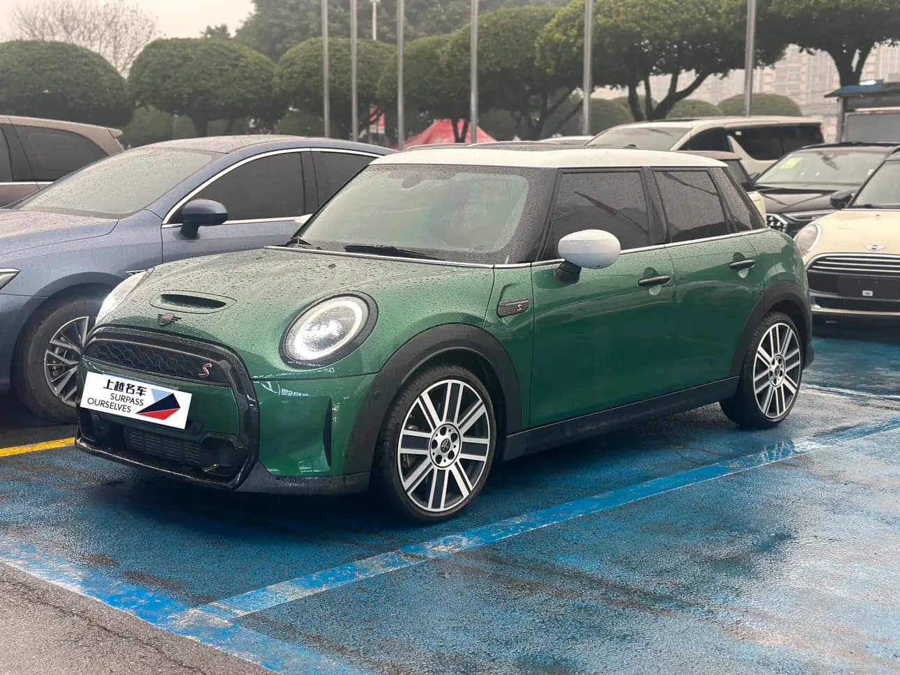 MINI 2024 г. 21911 км.