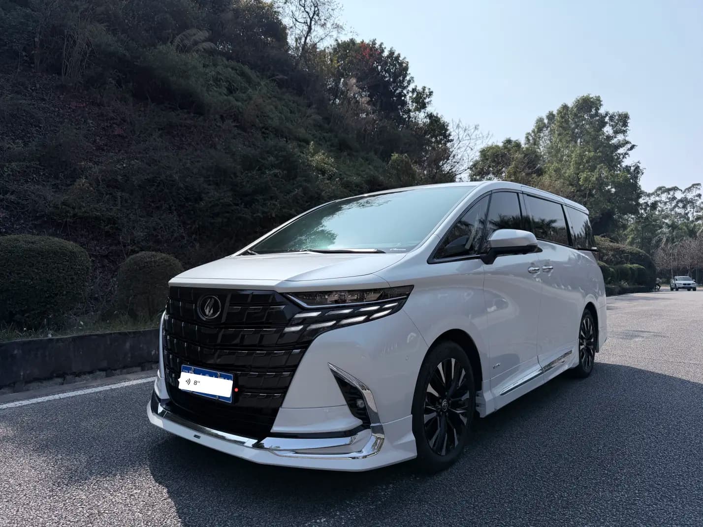Toyota Alphard 2023 г. 39128 км.