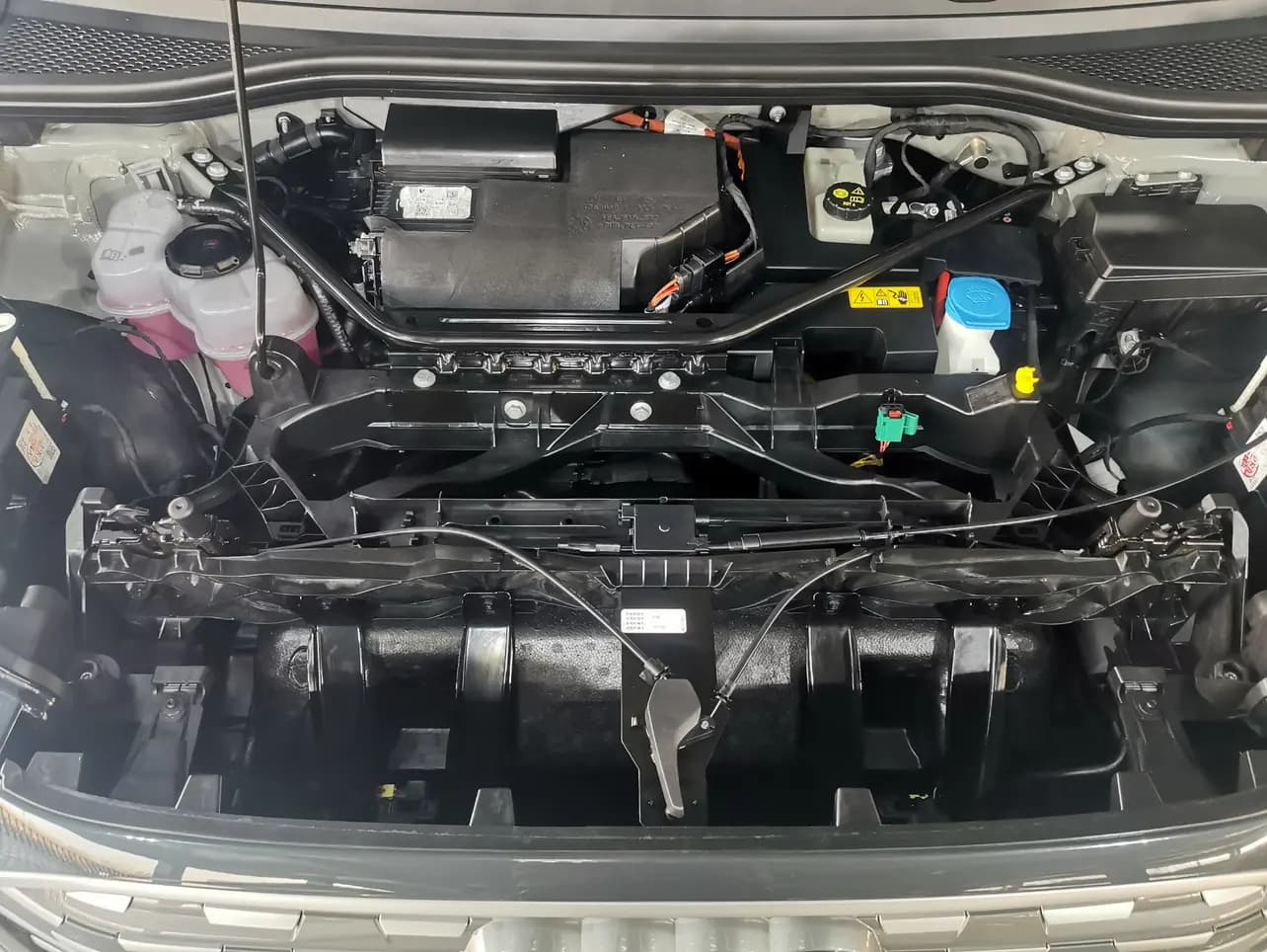 Audi Q4 e-tron 2025 г. 8369 км.