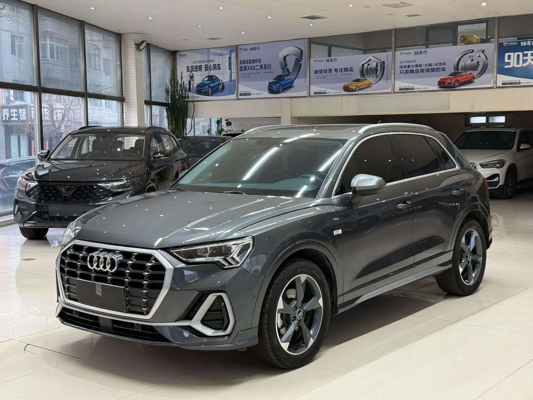 Audi Q3 2023 г. 18102 км.