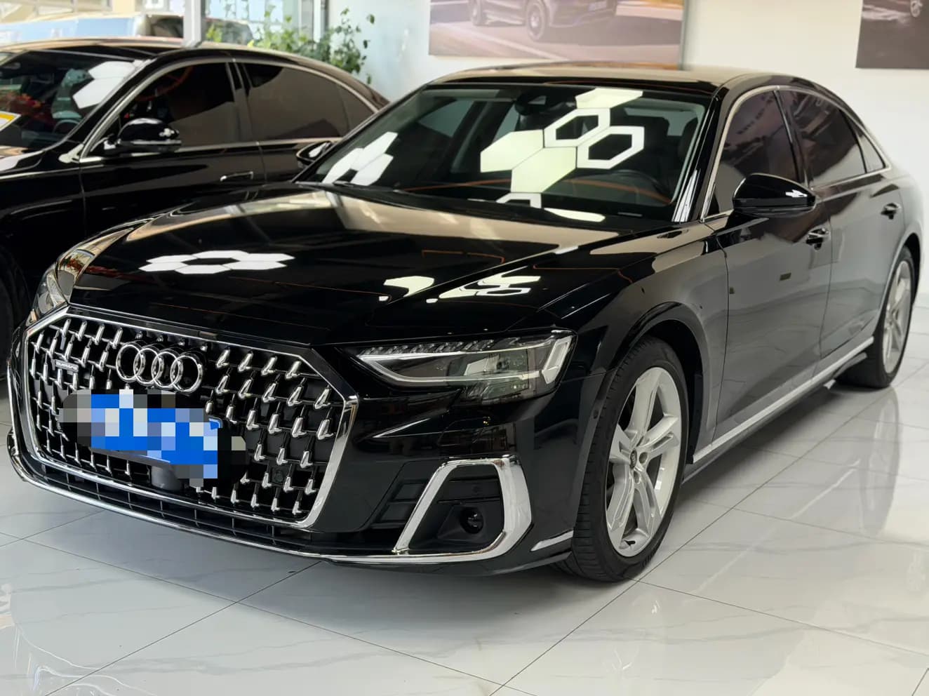 Audi A8 2024 г. 16046 км.